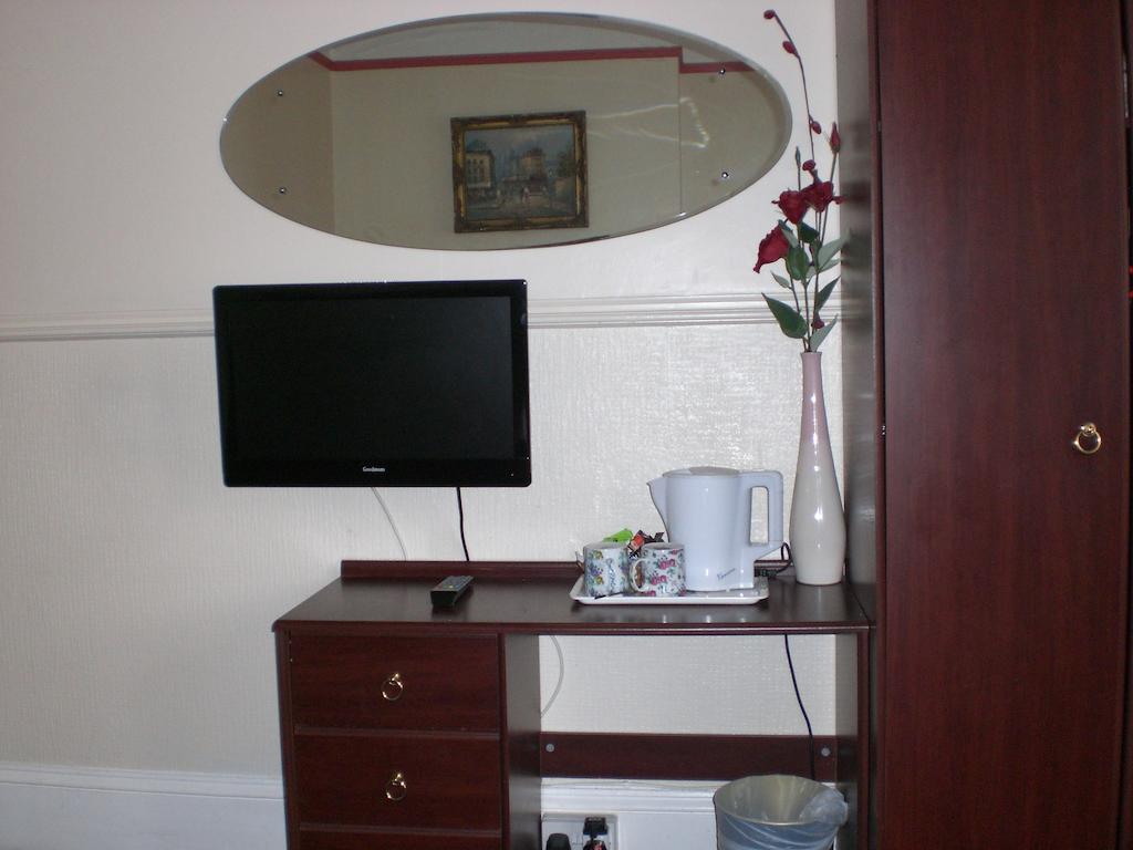 Melville Lodge Gatwick Horley Room photo