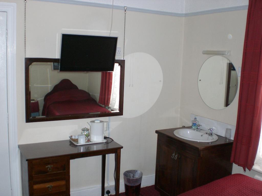 Melville Lodge Gatwick Horley Exterior photo
